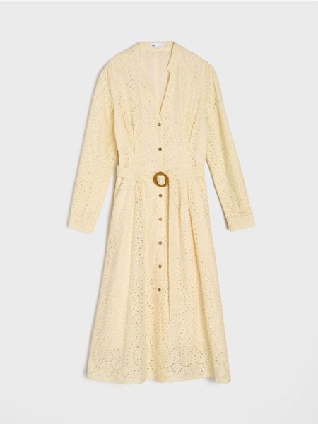 Ażurowa sukienka szmizjerka midi z paskiem - kremowy. Białe sukienki damskie Sinsay, l, w ażurowe wzory, bez kołnierzyka, bez ramiączek, midi, szmizjerki. Za 99.99 zł.