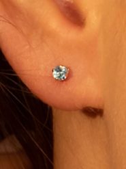 OR ÉCLAT Złote kolczyki-wkrętki "Puces Topaze" z topazami rozmiar: onesize. Niebieskie kolczyki damskie Or Éclat, z topazem, złote. Za 282.99 zł.