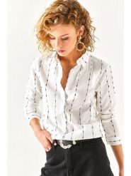 Olalook Bluzka w kolorze białym rozmiar: M. Białe bluzki damskie Olalook, m, bez wzorów, z bawełny, bez kołnierzyka, bez ramiączek. Za 65.38 zł.