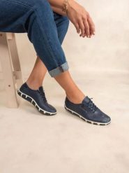 Buty sportowe damskie TBS Jazflor. Niebieskie buty sportowe na co dzień damskie Tbs, bez wzorów, z materiału, trekkingowe. Za 402.50 zł.