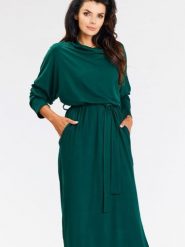 Sukienka Model A671 Bottle Green - awama. Zielone sukienki damskie Awama, do pracy, l, bez wzorów, z dzianiny, biznesowe, bez kołnierzyka, plus size, bez ramiączek, midi, proste. Za 329.82 zł.