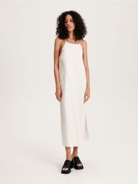 Sukienka midi z rozcięciem - złamana biel. Sukienki damskie Reserved, na co dzień, l, bez wzorów, z bawełny, bez kołnierzyka, bez ramiączek, midi, proste. W wyprzedaży za 59.99 zł.