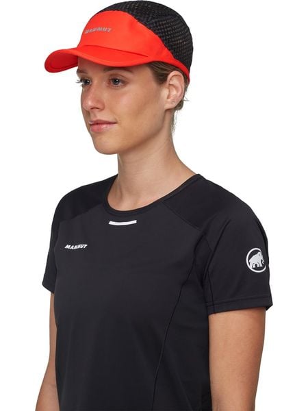 Mammut Czapka w kolorze czerwono-czarnym rozmiar: L/XL. Czarne czapki męskie Mammut, bez wzorów, z bawełny, sportowe. Za 85.95 zł.