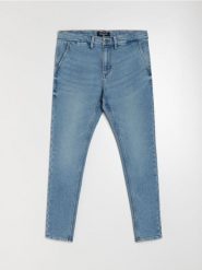 Jeansy chino slim fit - niebieski. Niebieskie jeansy męskie Sinsay. Za 79.99 zł.