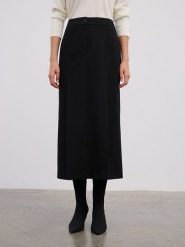 BGN Spódnica w kolorze czarnym rozmiar: 40. Czarne spódniczki damskie BGN, bez wzorów, z podwyższonym stanem, midi, proste. Za 122.09 zł.