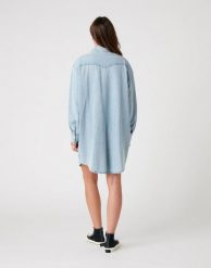 WRANGLER DENIM WESTERN DRESS DAMSKA SUKIENKA LIGHT INDIGO W9P6LWX4E 112132456. Niebieskie sukienki damskie Wrangler, s, bez wzorów, z denimu, bez kołnierzyka, bez ramiączek. Za 229.99 zł.