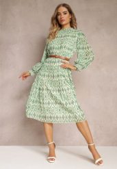 Zielona Sukienka w Etno Wzór z Paskiem i Plisowaniem Dorisia. Zielone sukienki damskie Renee, l, bez wzorów, eleganckie, bez kołnierzyka, bez ramiączek, midi. W wyprzedaży za 104.99 zł.