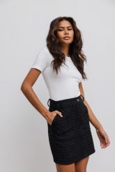 Mini spódniczka ze strukturalnej tkaniny w kolorze czarnym - EVORA MINI-XS. Czarne spódniczki damskie Marsala, s, bez wzorów, z bawełny, eleganckie, mini, proste. W wyprzedaży za 49.98 zł.
