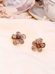 L'Atelier de Gaia Pozłacane kolczyki-wkrętki z kryształami i perłami rozmiar: onesize. Brązowe kolczyki damskie L'Atelier de Gaia, z kryształem, pozłacane. Za 82.99 zł.