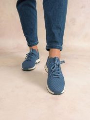 Buty sportowe damskie TBS Jellina. Niebieskie buty sportowe na co dzień damskie Tbs, bez wzorów, z materiału, trekkingowe. Za 372.50 zł.