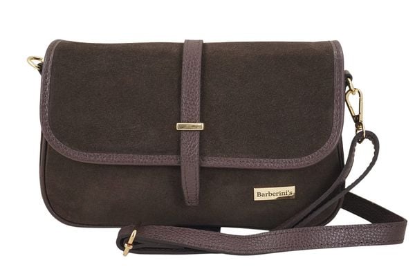 Zamszowa torebka damska Barberinis - Brązowa ciemna. Brązowe torebki klasyczne damskie Barberinis, bez wzorów, ze skóry, małe, zamszowe, bez dodatków. Za 247.99 zł.