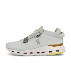 Damskie buty do biegania innowacyjny system sznurowania CLOUDNOVA WRAP. Białe obuwie do biegania damskie On Running. Za 738.00 zł.