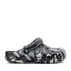 Klapki Crocs. Czarne klapki damskie Crocs, bez wzorów, bez obcasa. Za 189.99 zł.