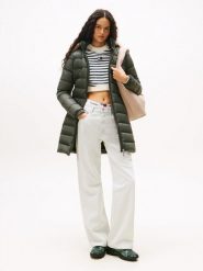 Tommy Jeans płaszcz puchowy Kobiety Sztuczne włókno zielony, M. Zielone płaszcze damskie Tommy Jeans, m, bez wzorów, z jeansu. Za 949.95 zł.