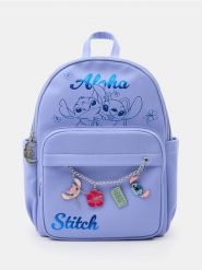 Plecak z tłoczeniami i dekoracyjnymi zawieszkami Stitch - błękitny. Niebieskie plecaki damskie Sinsay, bez wzorów. Za 69.99 zł.