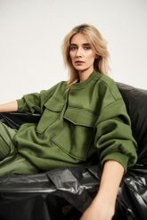 Bluza z dużymi kieszeniami i wiązaniem w pasie khaki. Brązowe bluzy bez kaptura damskie MOODO, l. W wyprzedaży za 35.99 zł.