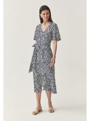 TATUUM Sukienka w kolorze granatowo-białym rozmiar: 42. Niebieskie sukienki damskie Tatuum, bez wzorów, z tkaniny, bez kołnierzyka, bez ramiączek, midi. Za 211.31 zł.