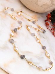 Pierres de Jade Pozłacany naszyjnik z elementami ozdobnymi - dł. 45 cm rozmiar: onesize. Białe naszyjniki damskie Pierres de Jade, pozłacane. Za 130.99 zł.