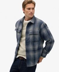 Superdry Wool Blend Miller Overshirt - koszula oversize z mieszaniny wełny. Niebieskie koszule damskie Superdry., s, z aplikacjami, z bawełny, bez kołnierzyka, bez ramiączek. Za 430.25 zł.