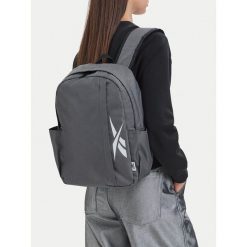 Plecak Reebok. Szare plecaki damskie Reebok, bez wzorów, sportowe. Za 69.99 zł.