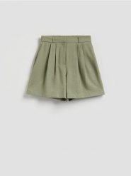 Szorty z wiskozą - jasnozielony. Zielone szorty damskie Reserved, bez wzorów, z tkaniny. Za 69.99 zł.
