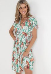 Zielona Sukienka Midi z Gumką w Pasie i Kopertowym Dekoltem w Kwiaty Limena. Zielone sukienki damskie Born2be, l, bez wzorów, bez kołnierzyka, bez ramiączek, midi, kopertowe. W wyprzedaży za 43.99 zł.