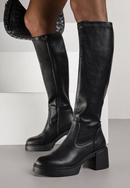 Czarne Dopasowane Kozaki Przed Kolano na Niskim Słupku i Grubszej Podeszwie Steccata. Czarne kozaki damskie Born2be, z dzianiny, przed kolano, bez obcasa, na obcasie. Za 159.99 zł.