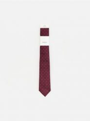 Wzorzysty krawat - bordowy. Czerwone krawaty i muchy męskie Reserved, bez wzorów. Za 59.99 zł.