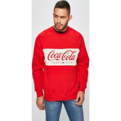 Tommy Jeans - Bluza x Coca-Cola. Białe bluzy bez kaptura męskie Tommy Jeans, l, z bawełny. W wyprzedaży za 339.90 zł.