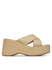 DeeZee Klapki F22067-4 Beżowy. Brązowe klapki damskie DeeZee, bez wzorów, z materiału, bez obcasa. Za 139.99 zł.