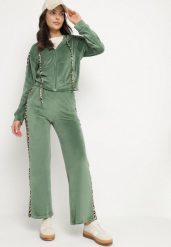 Zielony Welurowy Komplet Dresowy Bluza i Spodnie ze Zdobieniami w Panterkę Elaziria. Zielone bluzy z kapturem damskie Born2be, z aplikacjami, z dresówki, klasyczne. Za 79.99 zł.