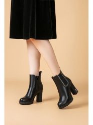 Foreverfolie Botki w kolorze czarnym rozmiar: 39. Czarne botki damskie Foreverfolie, eleganckie, bez obcasa, bez zapięcia. Za 130.99 zł.