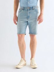 MESKIE SZORTY WRANGLER TEXAS SHORTS AGED BLUE 112378432. Niebieskie szorty męskie Wrangler, z jeansu, bez kołnierzyka. Za 149.99 zł.
