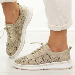 Złote ażurowane skórzane półbuty damskie Jezzi 18-24. Żółte półbuty damskie Jezzi, bez wzorów, z jeansu, klasyczne, z okrągłym noskiem, bez obcasa, na płaskiej podeszwie. Za 239.00 zł.