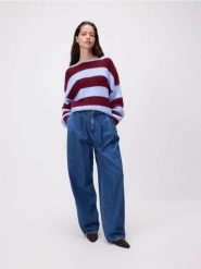 Sweter w paski - jasnoniebieski. Niebieskie swetry klasyczne damskie Reserved, l, z dzianiny, bez kołnierzyka. Za 139.99 zł.