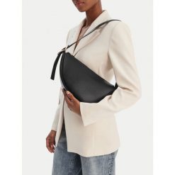 Torebka GINO ROSSI. Czarne torebki klasyczne damskie Gino Rossi, bez wzorów, bez dodatków. Za 259.99 zł.