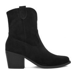 Kowbojki DeeZee. Czarne botki damskie DeeZee, bez obcasa, na słupku, bez zapięcia. Za 179.99 zł.