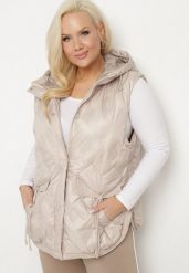 Beżowa Kamizelka Pikowana z Ozdobnymi Kieszonkami z Kapturem Embia. Brązowe kamizelki damskie Born2be, plus size, z jeansu. Za 179.99 zł.