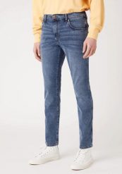 WRANGLER LARSTON MĘSKIE SPODNIE JEANSOWE SLING SHOT W18SJP251 112127524. Spodnie materiałowe męskie Wrangler, bez wzorów, z jeansu. Za 239.99 zł.