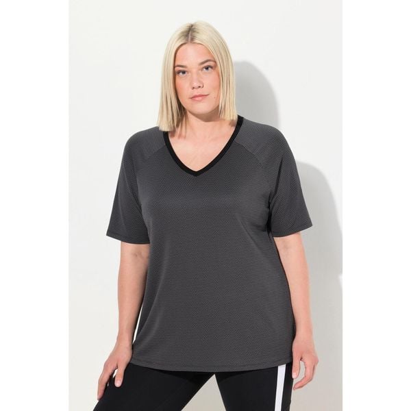 Damskie Bluzka funkcyjna szybkoschnąca dekolt w serek rękaw 1/2. Czarne bluzki sportowe damskie Ulla Popken, plus size, z elastanu, bez kołnierzyka, bez ramiączek. Za 199.99 zł.
