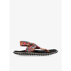 Sandały turystyczne damskie Gumbies Slingback Sandals. Czerwone obuwie trekkingowe damskie Gumbies, bez wzorów, bez obcasa. Za 102.99 zł.