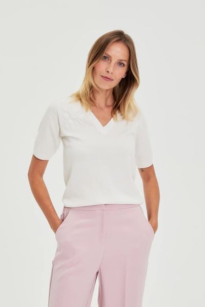 Sweter z krótkimi rękawami i dekoltem w serek biały. Białe swetry klasyczne damskie MOODO, l, z poliamidu, bez kołnierzyka. Za 99.99 zł.