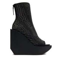Botki United Nude. Czarne botki damskie United Nude, bez obcasa, na koturnie, bez zapięcia. Za 2,009.00 zł.