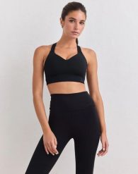 Damski biustonosz sportowy wysokie wsparcie odprowadza wilgoć Essential czarny. Czarne biustonosze sportowe damskie Aim'n, bez wzorów, z elastanu. Za 258.00 zł.