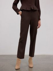 BGN Spodnie w kolorze brązowym rozmiar: 38. Brązowe spodnie materiałowe damskie BGN, bez wzorów, z materiału, z podwyższonym stanem. Za 137.45 zł.