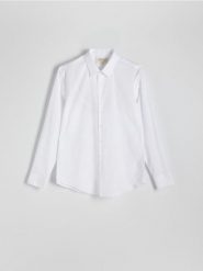 Bawełniana koszula slim fit - biały. Białe koszule męskie Reserved, l, bez wzorów, z bawełny, bez kołnierzyka, bez ramiączek. W wyprzedaży za 89.99 zł.
