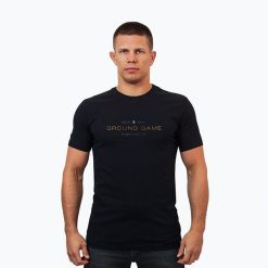 T-shirt męski Ground Game Gold Typo. Czarne t-shirty męskie GROUND GAME, m, bez wzorów, z bawełny, bez kołnierzyka. Za 52.99 zł.