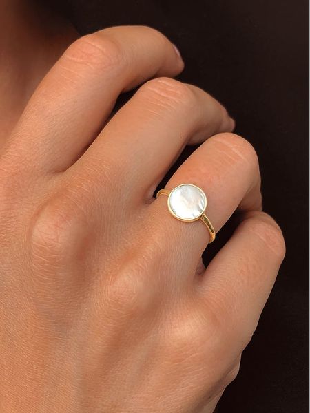 DI GIORGIO Pozłacany pierścionek z masą perłową rozmiar: 50. Brązowe pierścionki damskie DI GIORGIO, z perłą, pozłacane. Za 82.99 zł.