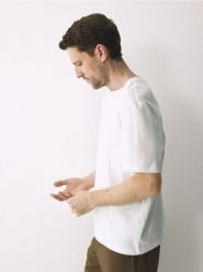 T-shirt regular z merceryzowanej bawełny - biały. Białe t-shirty męskie Reserved, l, bez wzorów, z bawełny, bez kołnierzyka. Za 99.99 zł.