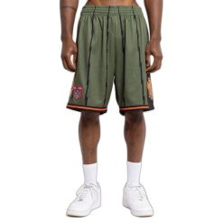 Krótka Toronto Raptors 1998/99. Zielone szorty męskie Mitchell & Ness, bez wzorów, sportowe. Za 467.00 zł.